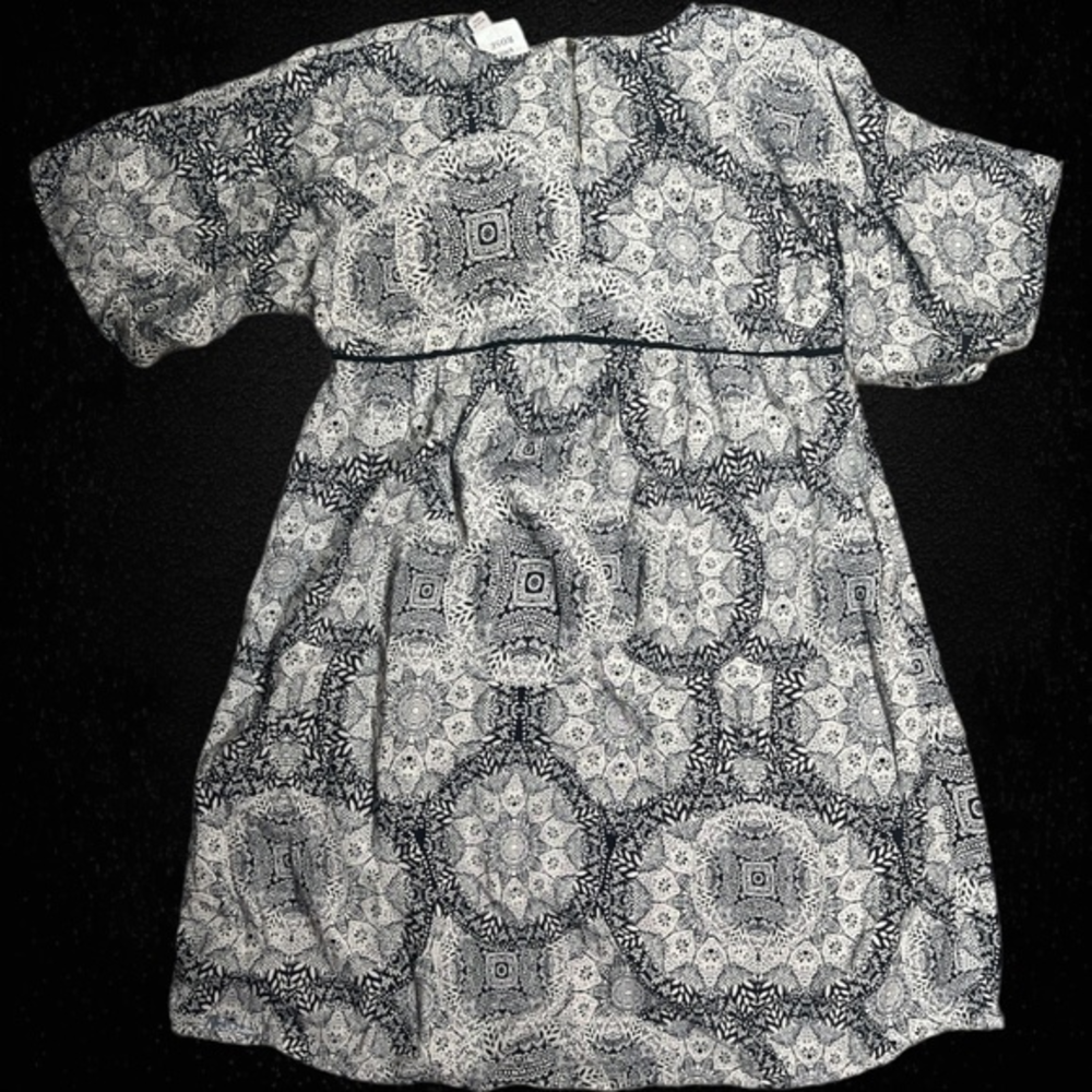 Knox Rose‎ Beige and Gray Medium Dress
